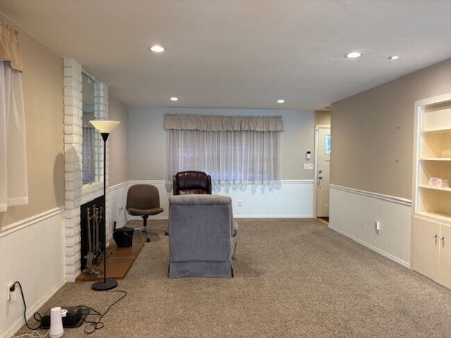 Building Photo - Beautiful Home