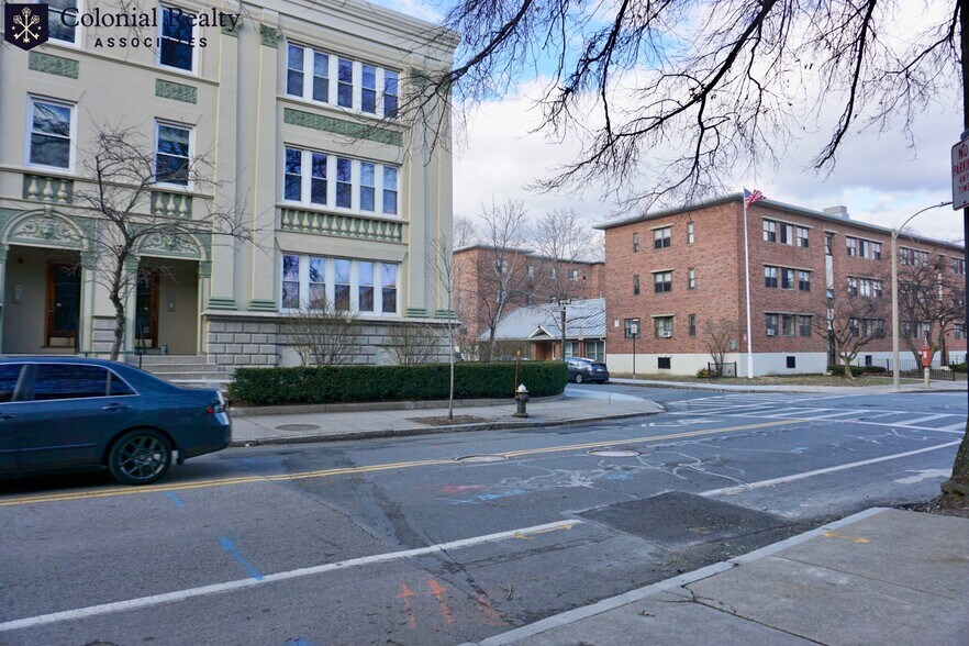 Building Photo - 330 St Paul St