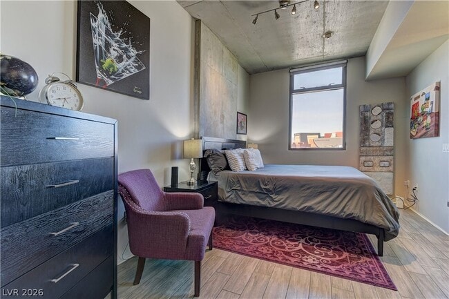 Building Photo - 353 E Bonneville Ave