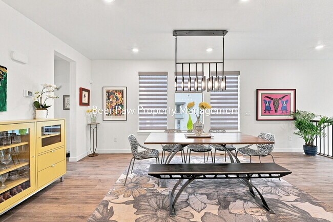 Building Photo - "Discover Spacious Elegant House in Morrison!