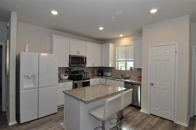 Building Photo - 1717 T H Johnson Dr