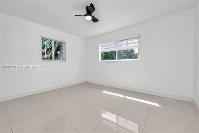 Building Photo - 104 SW 7th St