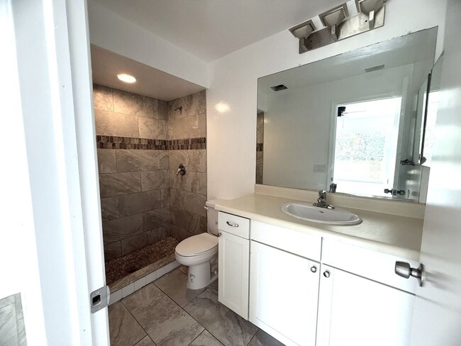 Building Photo - 2621 Nightshade Ln