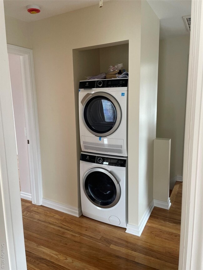 Building Photo - 9 Damson Ln