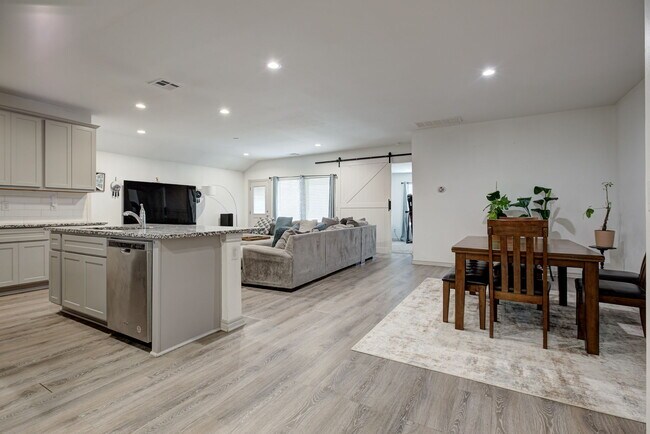 Building Photo - 14701 Travertine Fls Ln