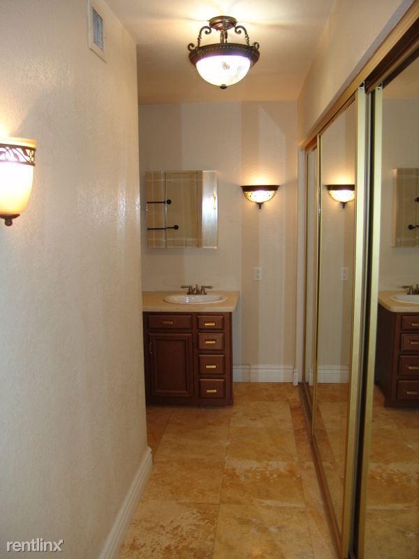 Building Photo - 2 br, 1 bath Condo - 700 East Mesquite Cir...