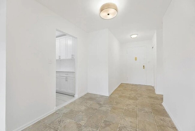 Building Photo - 88-08 151st Ave