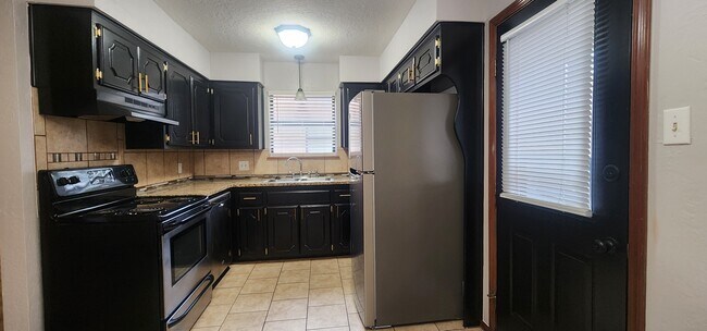 Building Photo - 907 NE Tortoise Dr