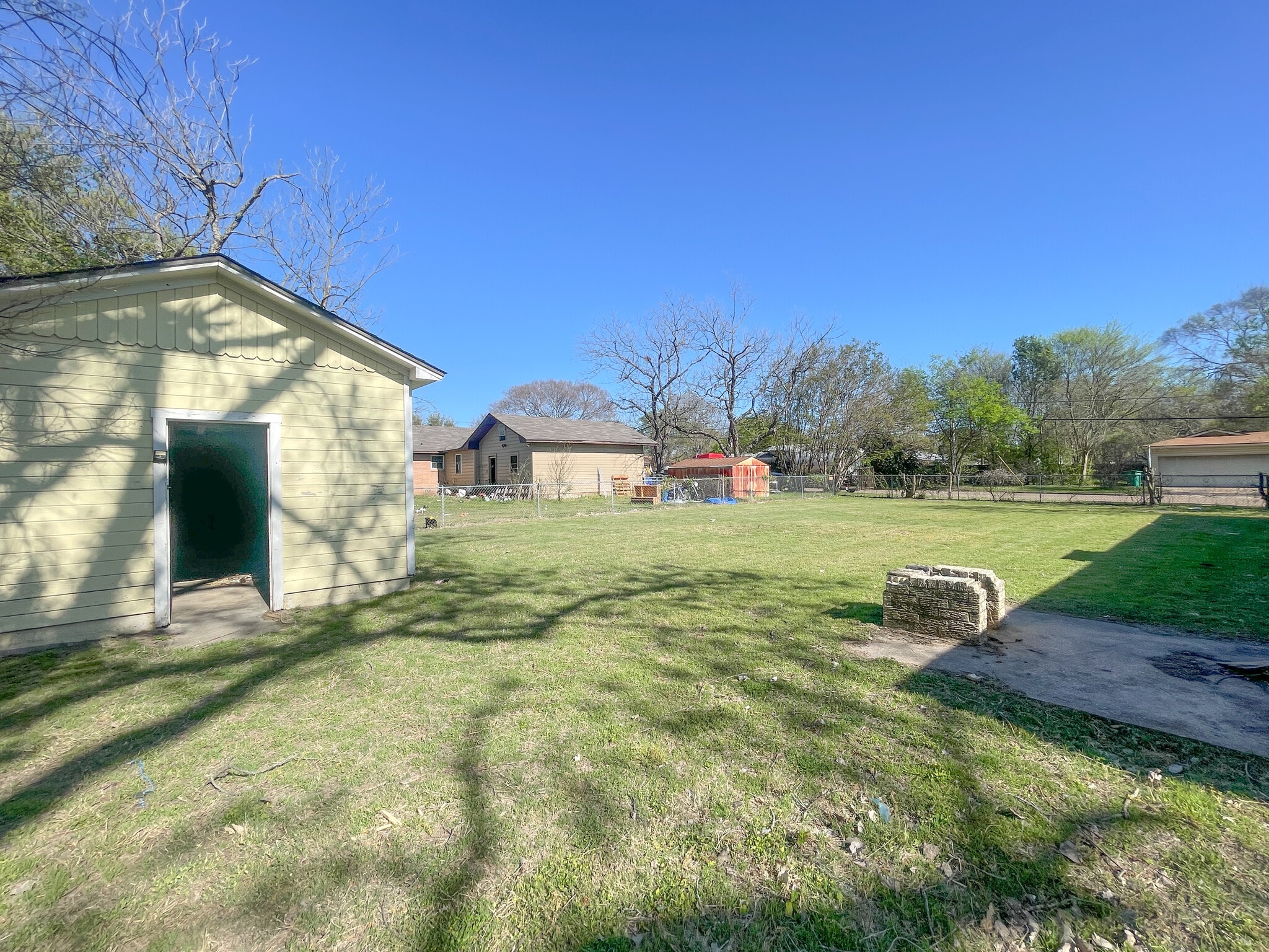 Building Photo - 701 N Barbara St