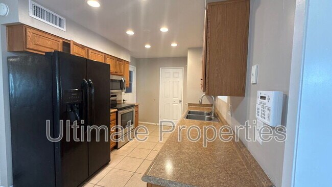Building Photo - 10814 W Saratoga Cir