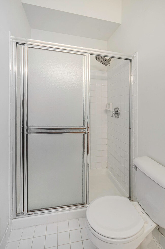 Building Photo - 5913 Lafayette Ln