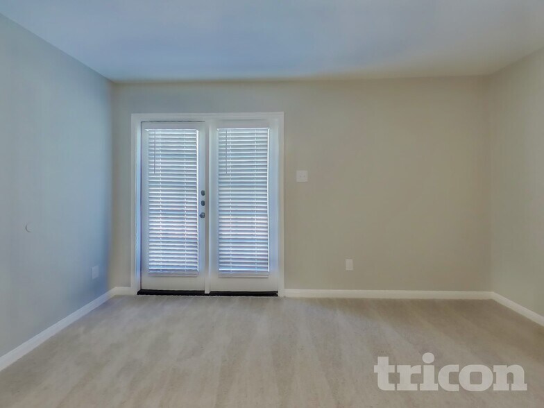 Building Photo - 23048 Shakespeare Dr