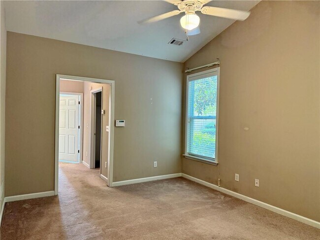 Building Photo - 484 Grayson Way