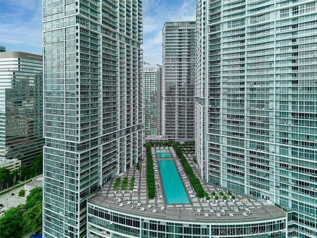 Building Photo - 495 Brickell Ave