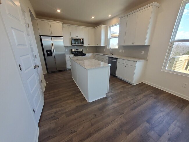 Building Photo - Beautiful, like new home in Mt Juliet with...