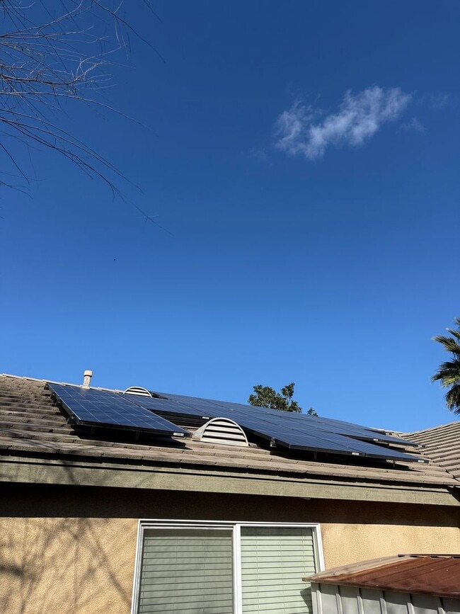 Building Photo - Spacious 4 bed 2 Bath in Desirable NW Bakersfield