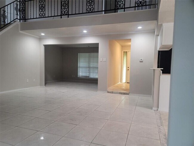 Building Photo - 10601 Sagewind Dr