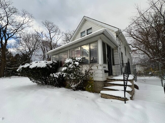 Building Photo - 3 bedroom 1.5 bath Single Family Home | CMHA Section 8 and EDEN Welcomed