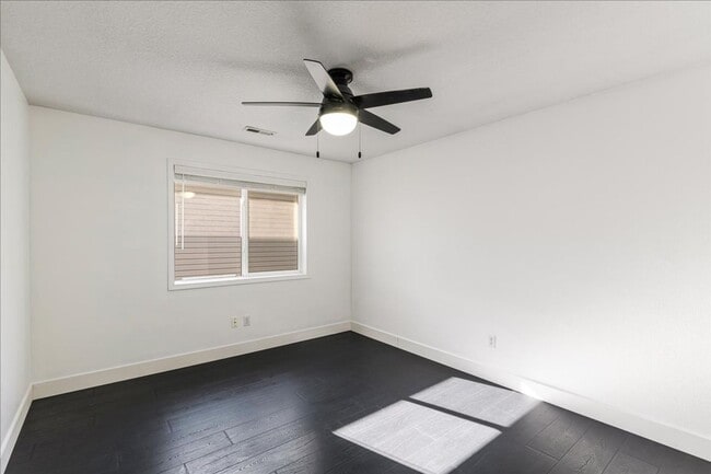 Building Photo - Versatile 4-Bedroom Corner Condo with Main...