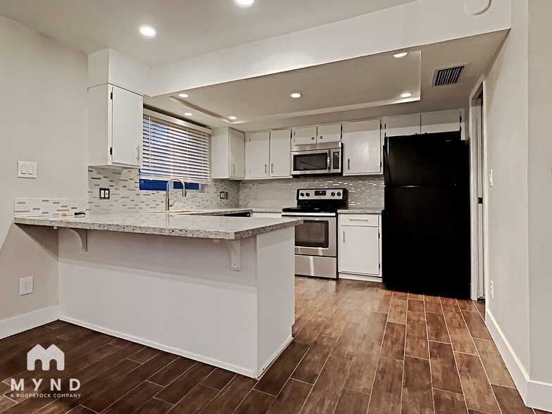 Building Photo - 8243 E Thomas Rd