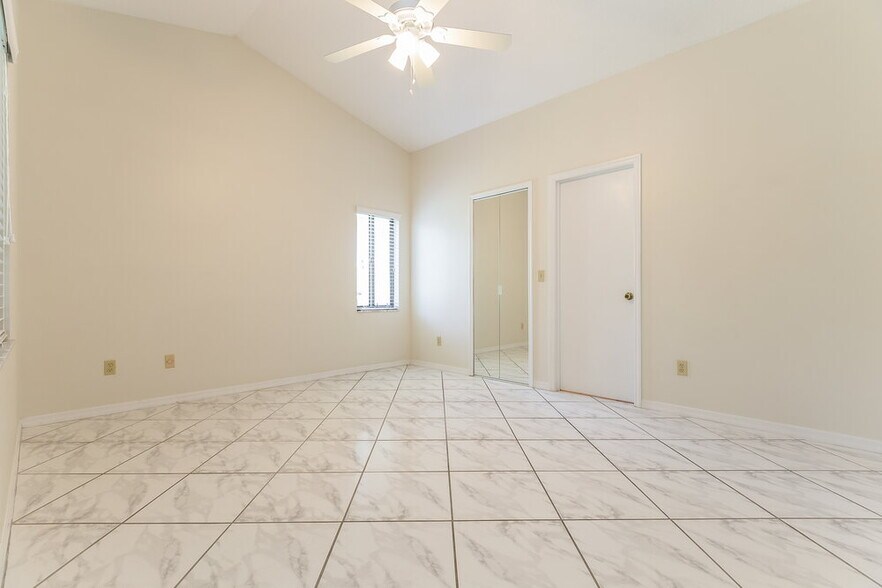 Building Photo - 1011 Manigan Ave