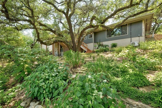 Building Photo - 2303 Doral Dr