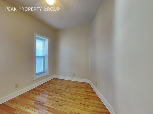 Building Photo - 1394 1/2 Indianola Avenue-