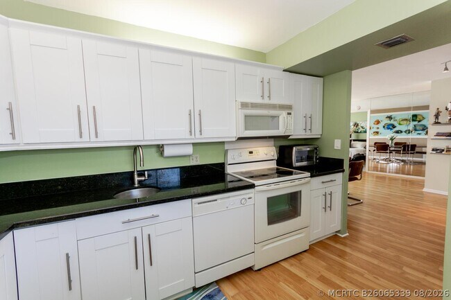 Building Photo - 400 Ocean Trail Way