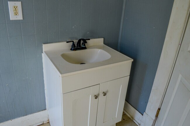 Building Photo - 2416 Highland Ave