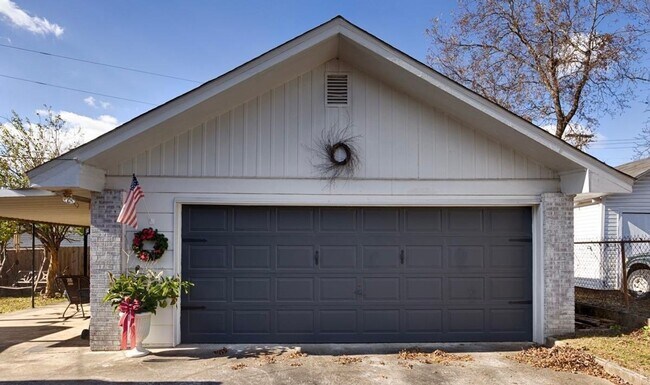 Building Photo - Charming 3 Bedroom, 2 Bathroom Home in Decatur, AL