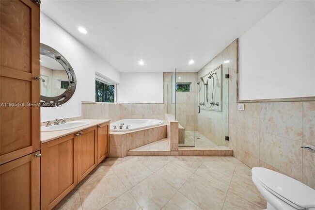 Building Photo - 4000 Alhambra Cir