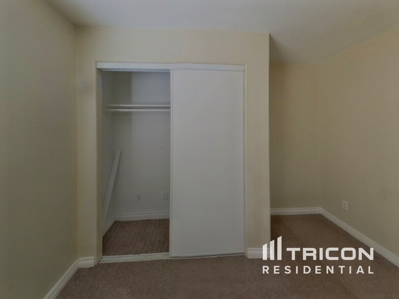 Building Photo - 1584 Bright View Dr