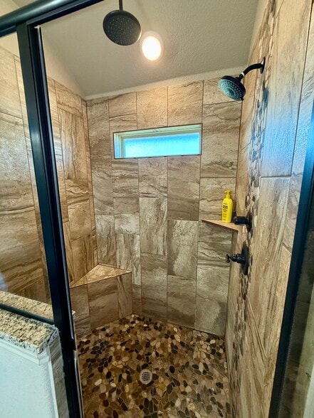 Master bath - 3006 Crystal Ann Dr