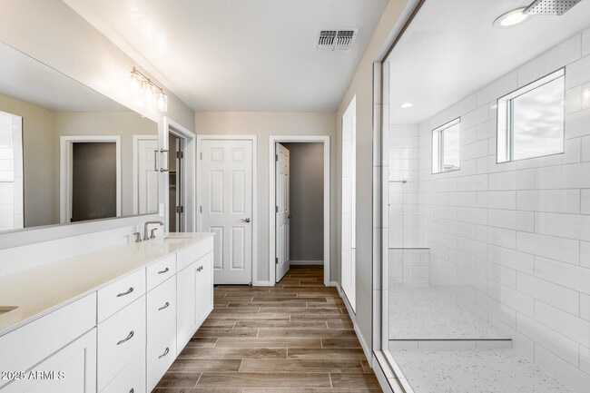 Building Photo - 17635 W Red Fox Rd