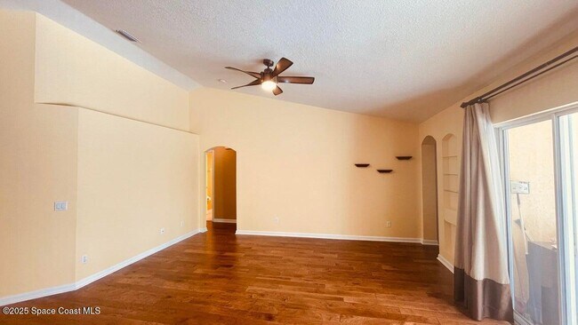 Building Photo - 1829 SW Hickock Terrace