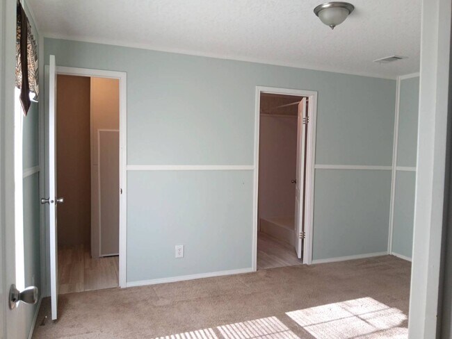 Building Photo - 548 Woodpecker Pike