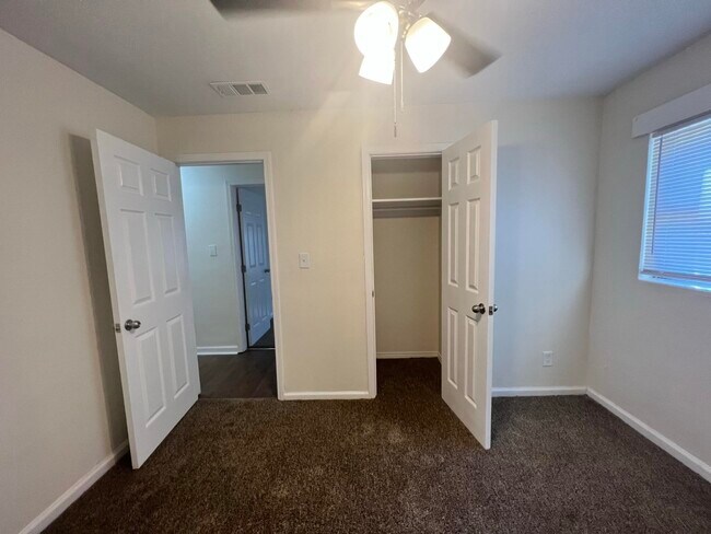 Building Photo - 3422 Miami Dr