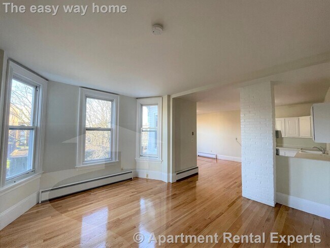 Building Photo - 14 Chestnut St