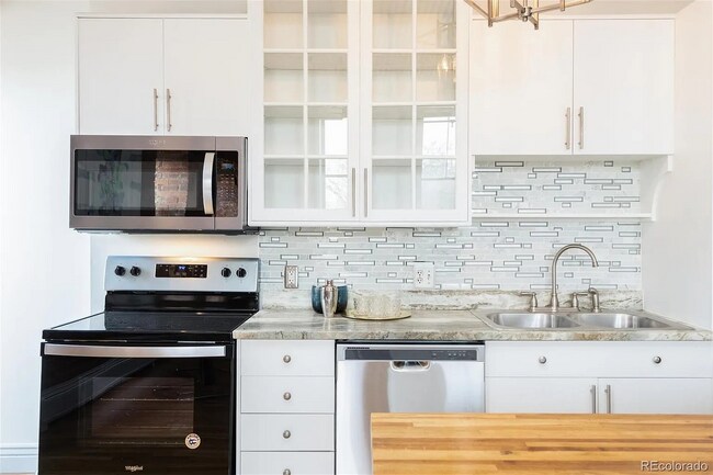 Building Photo - 2261 Blake St