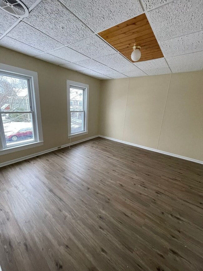 Building Photo - 118 S 8th St