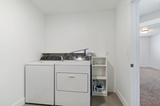 Building Photo - 6471 Aspen Ln
