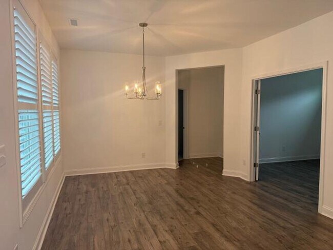 Building Photo - 1705 Pinecliff Ct