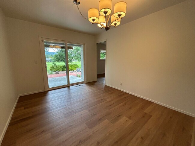Building Photo - 7588 Oak Leaf Dr
