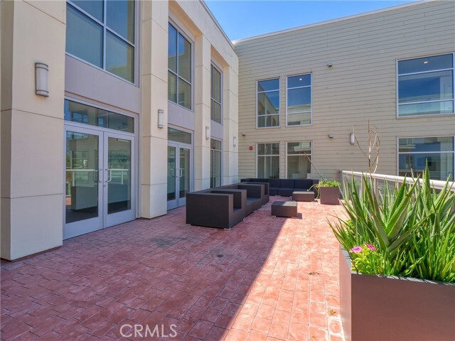 Building Photo - 56 E Duarte Rd