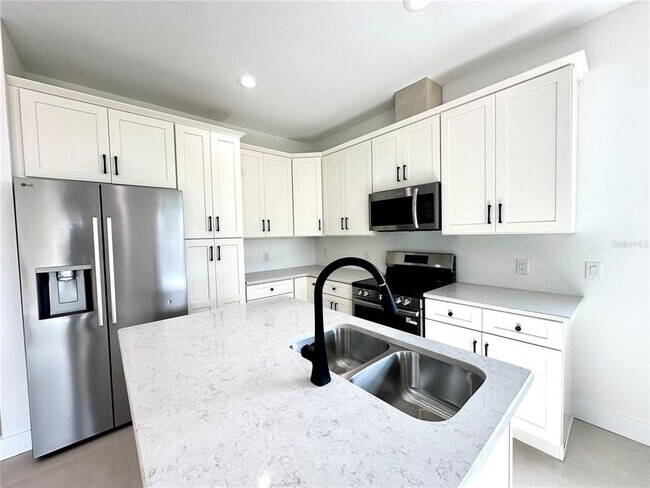 Building Photo - 26129 Northern Cross Rd