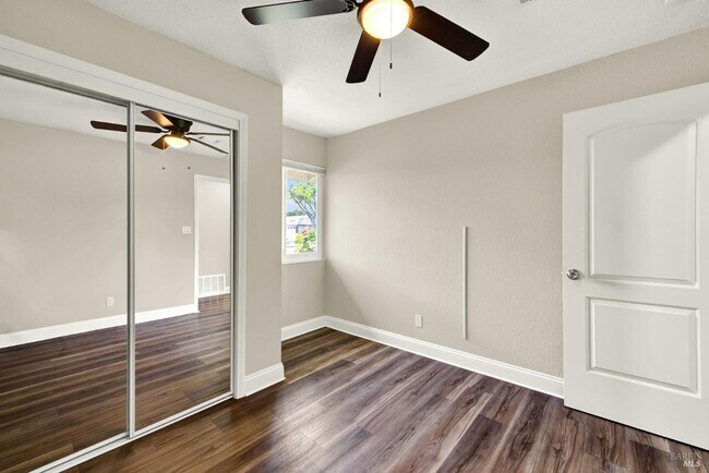 Building Photo - Charming Home In Fairfield - Available Now!
