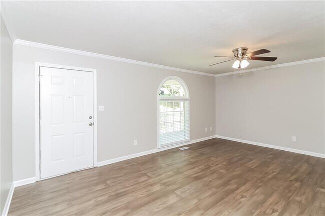 Building Photo - 230 Sweetwater Cir
