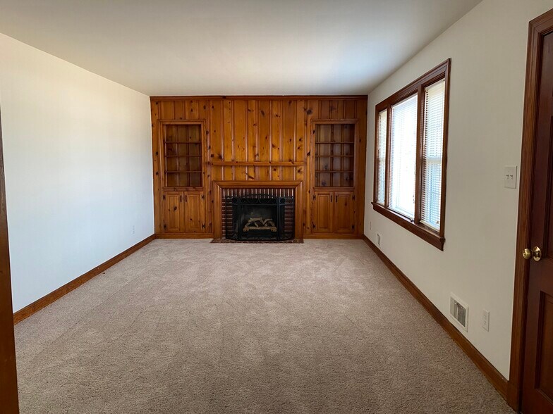 Building Photo - 3307 Lanceor Dr