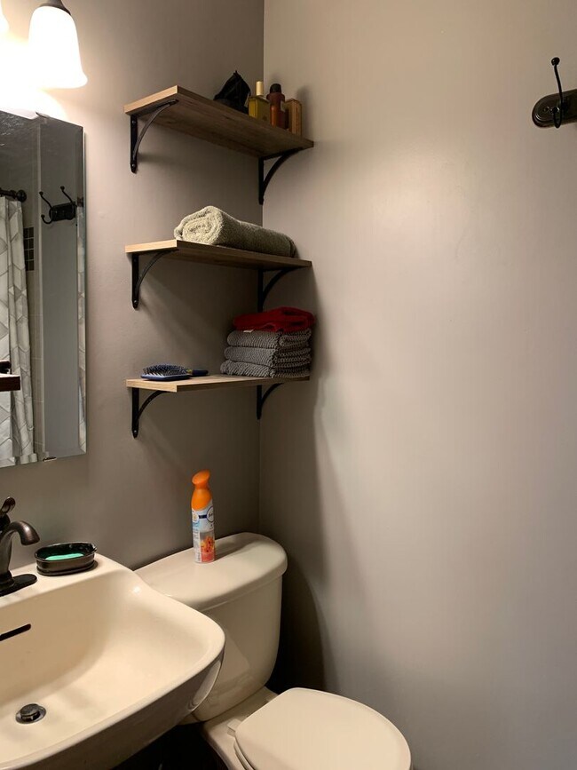 Building Photo - Executive 3 Bedroom Home