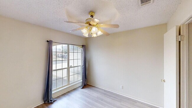 Building Photo - 2802 Woodlands Dr